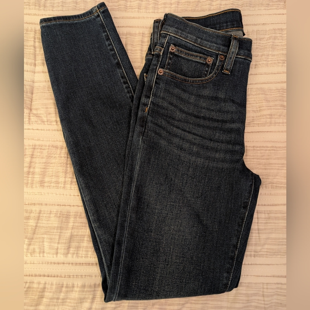 J. Crew Women's 9" Mid-Rise Skinny Jeans With Signature Stretch NWT
